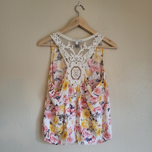Boho Floral Lace Crochet Tank Top - Picture 2 of 7